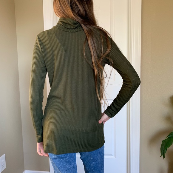 Forever 21 Turtle neck olive top - Picture 5 of 8